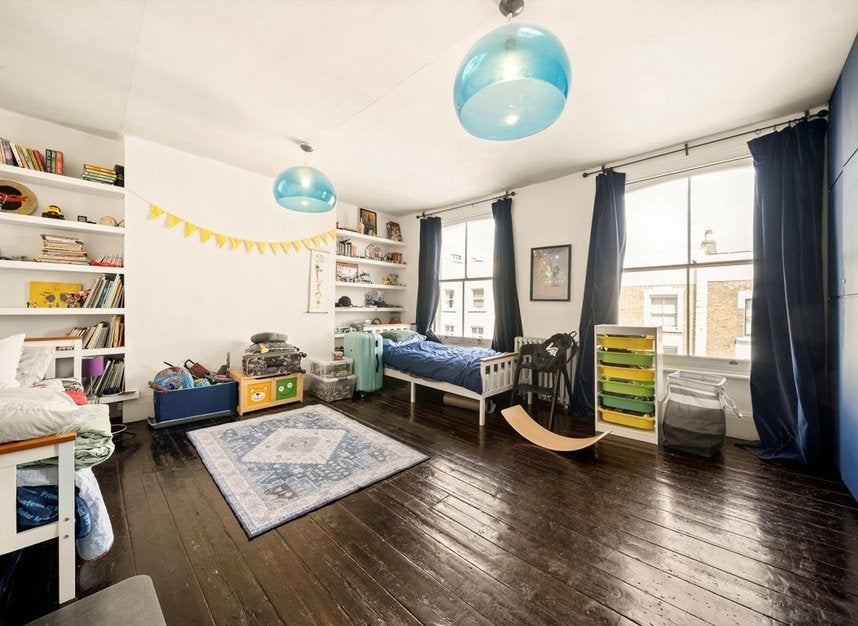 Flat Portobello Road in Greater London