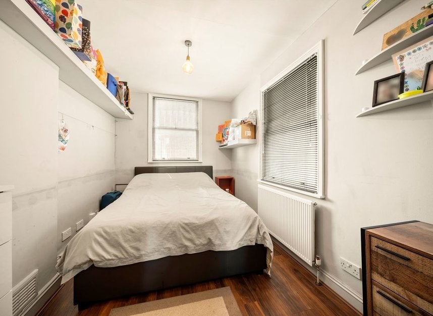 Flat Portobello Road in Greater London