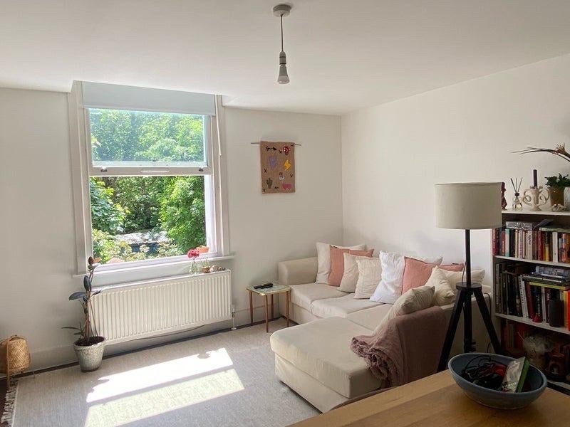 Flat Lordship Park in Greater London