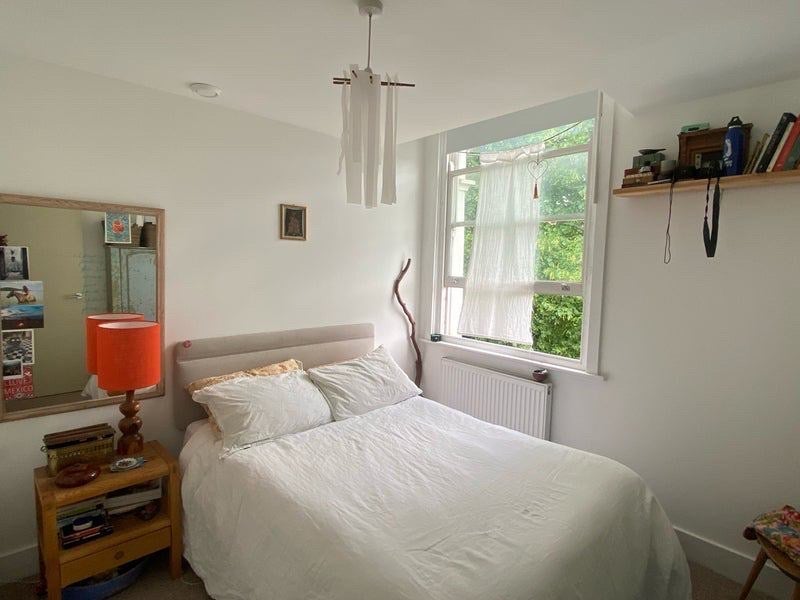 Flat Lordship Park in Greater London