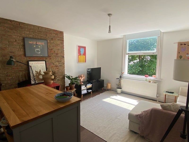 Flat Lordship Park in Greater London