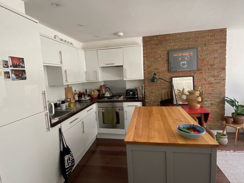 Flat Lordship Park in Greater London