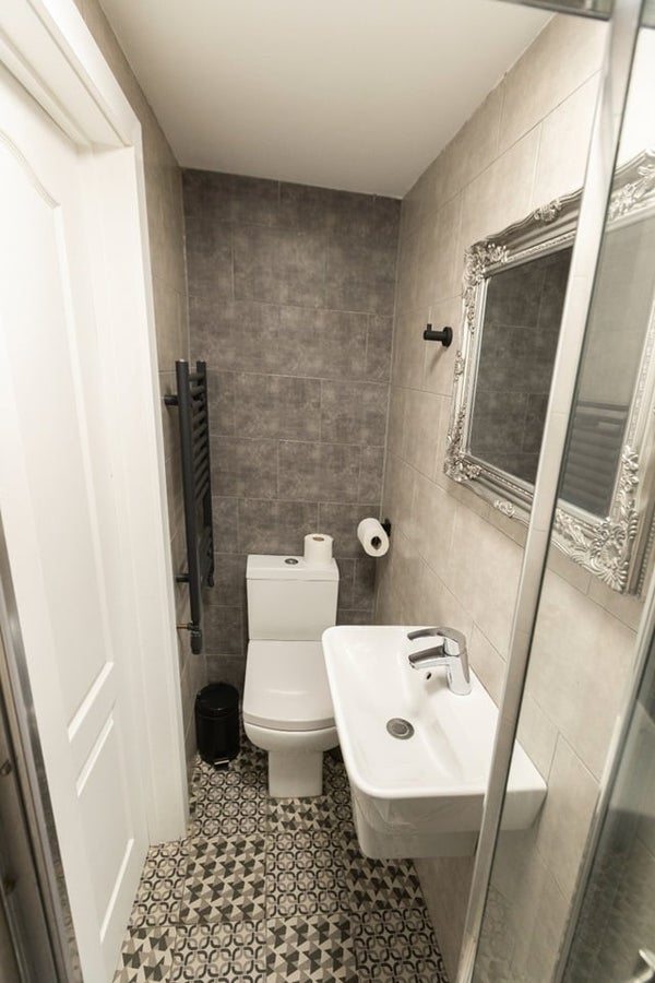 Room Shepherds Bush Road in London