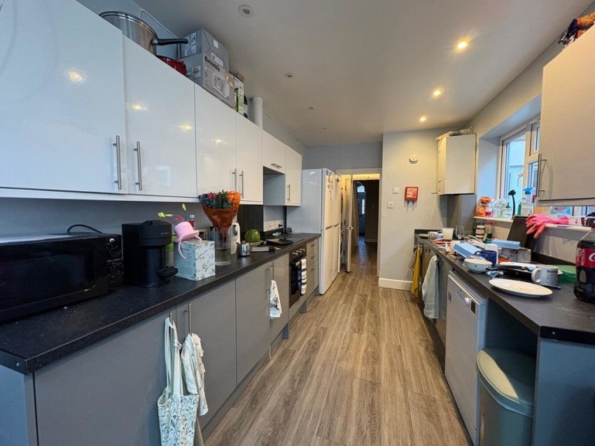 Flat Wilton Avenue in Southampton