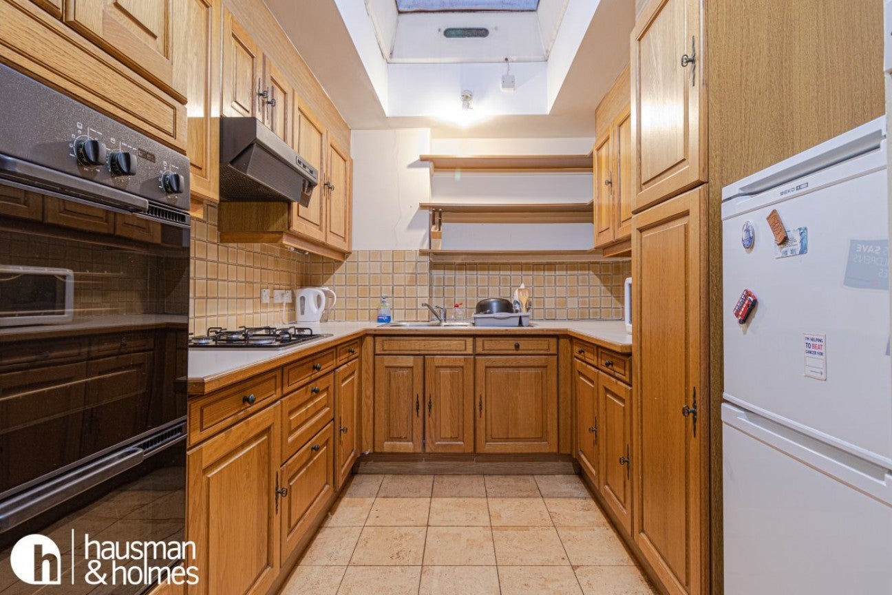 Flat Britten Close in Greater London