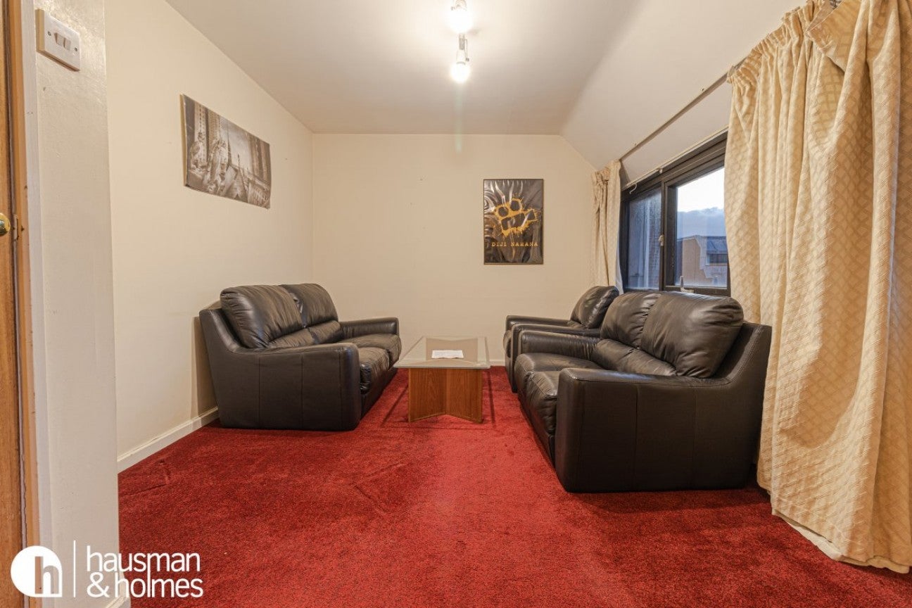 Flat Britten Close in Greater London