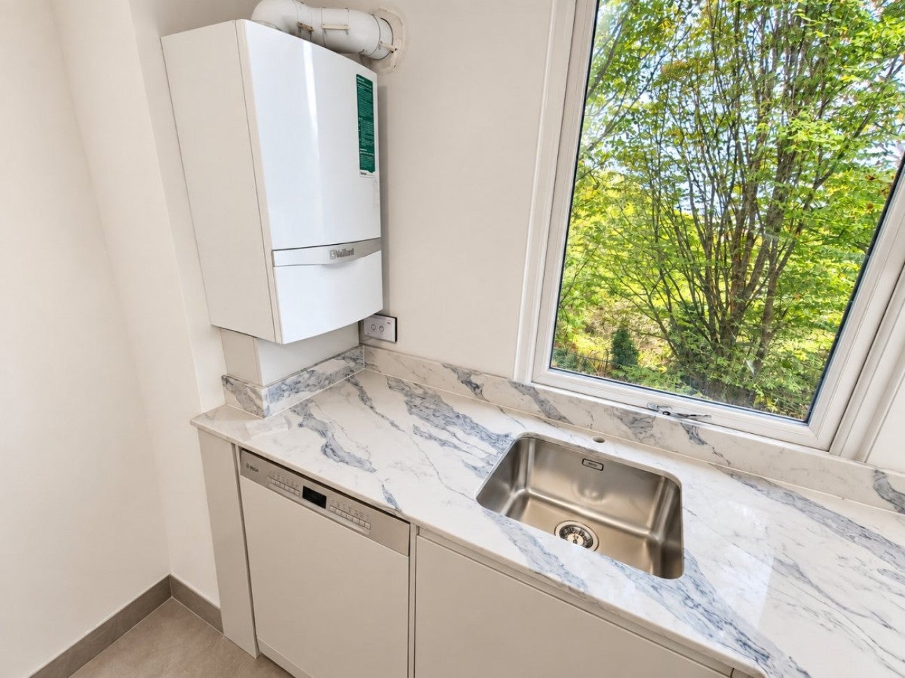 Flat Britten Close in Greater London