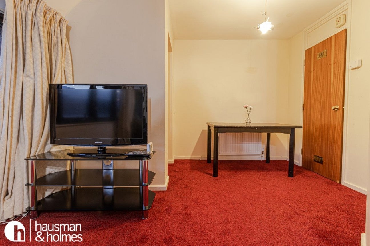 Flat Britten Close in Greater London
