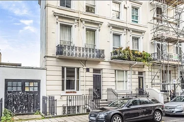 Flat Pembridge Square in City of Westminster