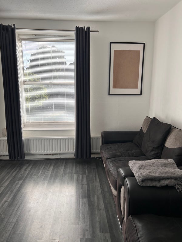 Flat Kennington Road in Greater London