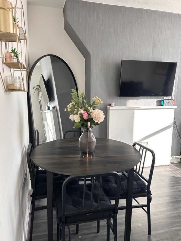 Flat Kennington Road in Greater London