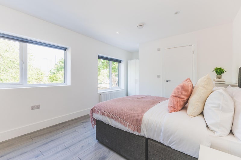 Room Russia Dock Road in Greater London