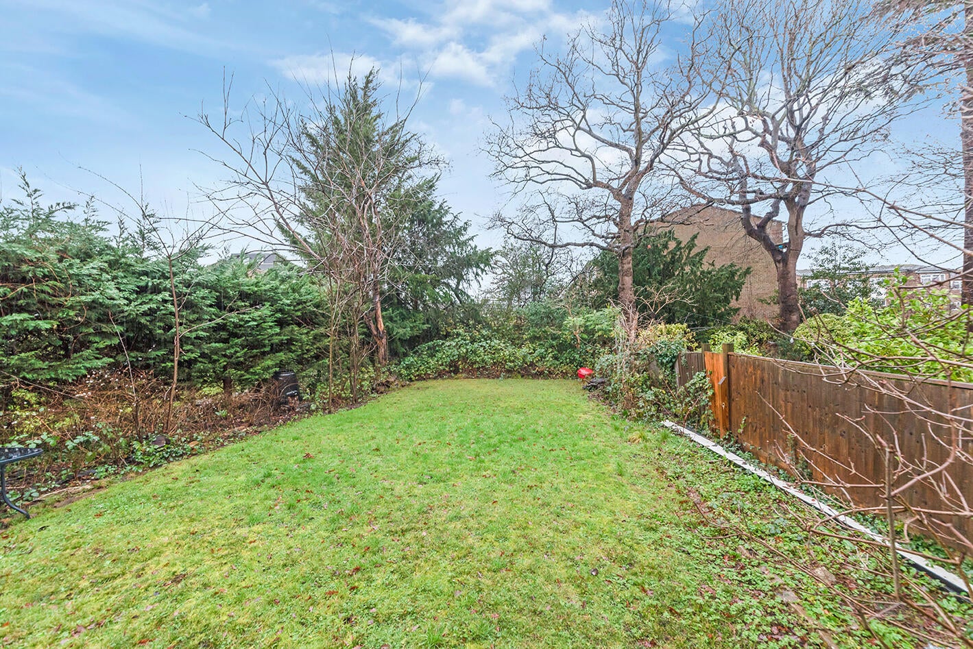 Flat Thicket Road in Greater London