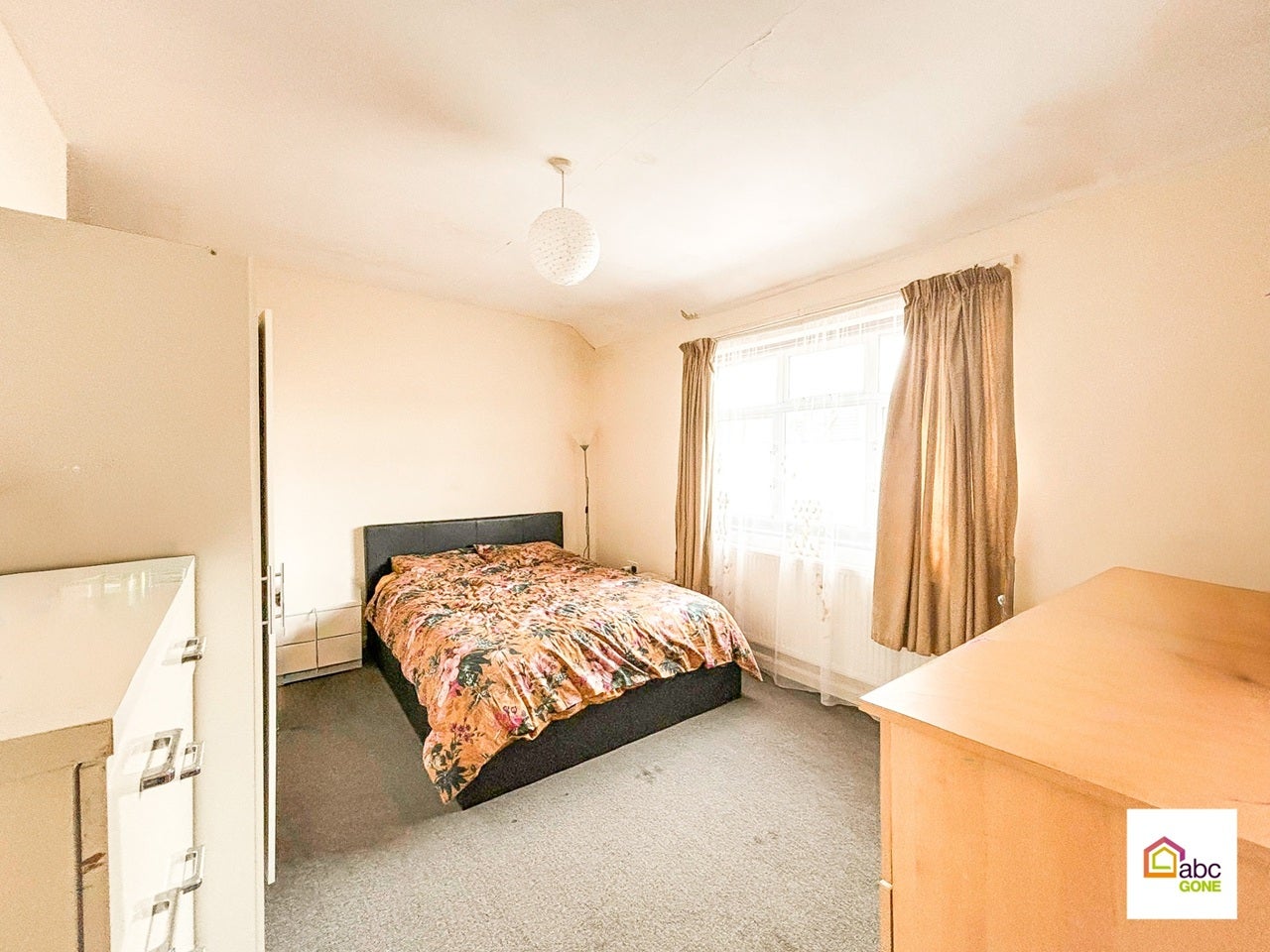 House Comyns Road in Greater London