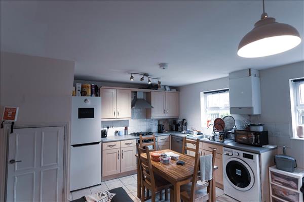 Room St Ivel Way in Bristol