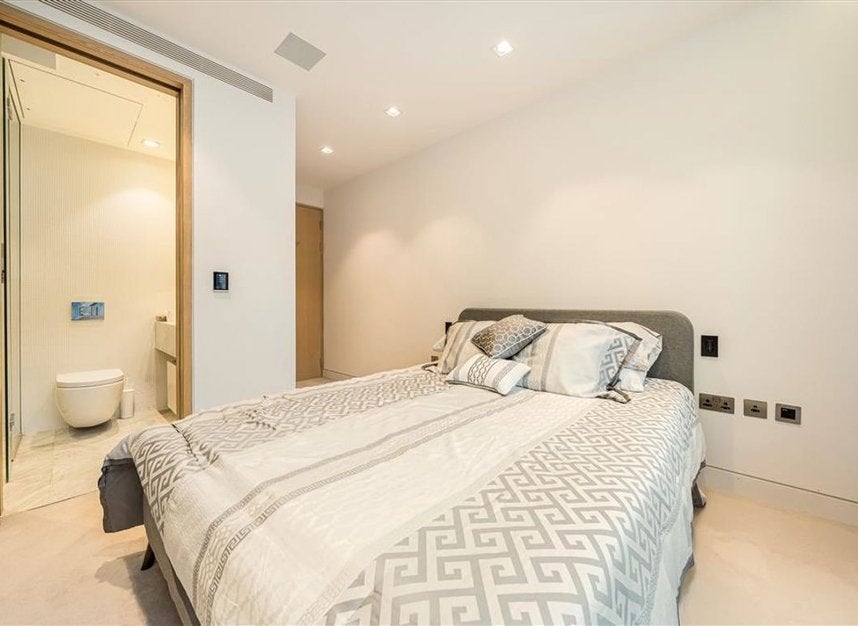 Flat Duchess Walk in Greater London