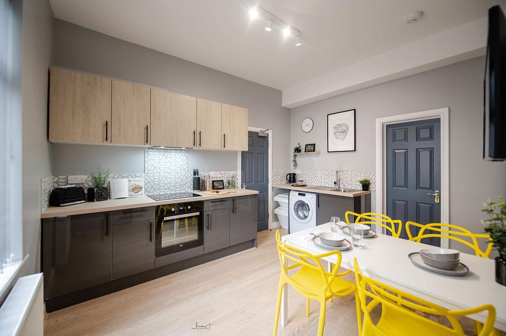 Room Park Street in Farnworth