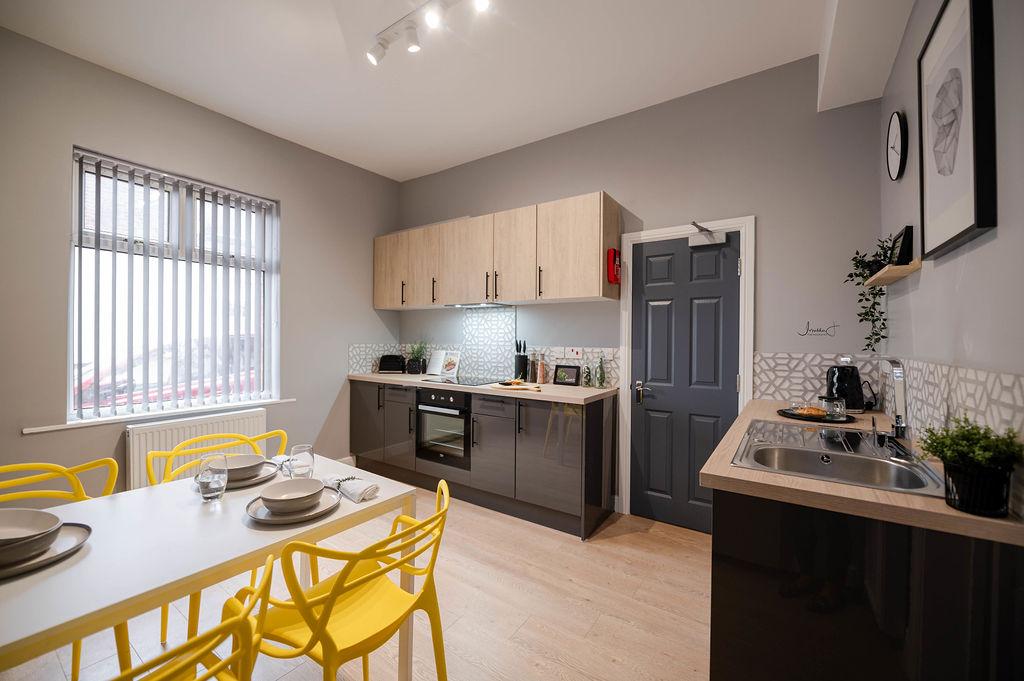 Room Park Street in Farnworth