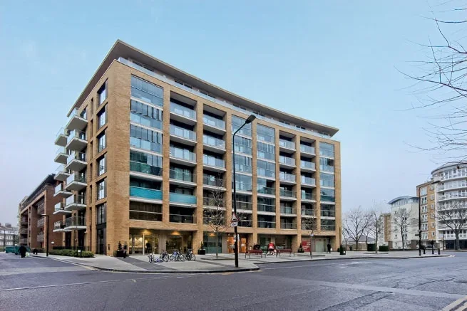Flat Surrey Quays Road in Greater London
