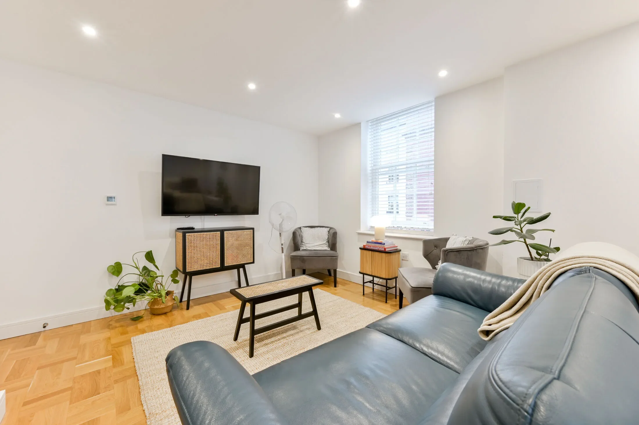 Flat Lisgar Terrace in Greater London