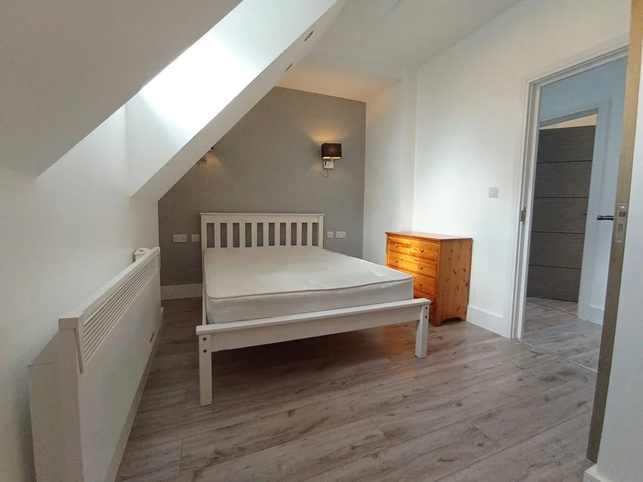 Flat Crossbrook Street in Cheshunt