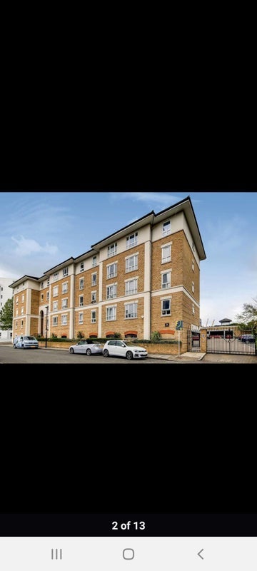Flat Stewart Street in Greater London
