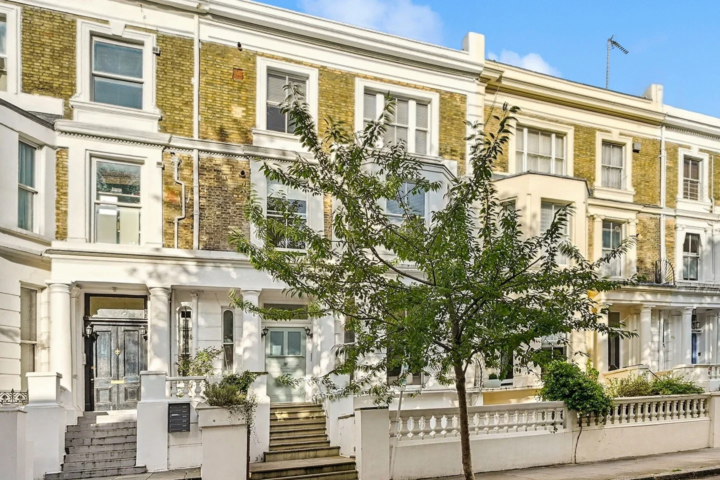 Flat Russell Road in Greater London