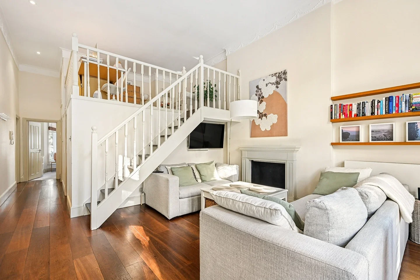 Flat Russell Road in Greater London