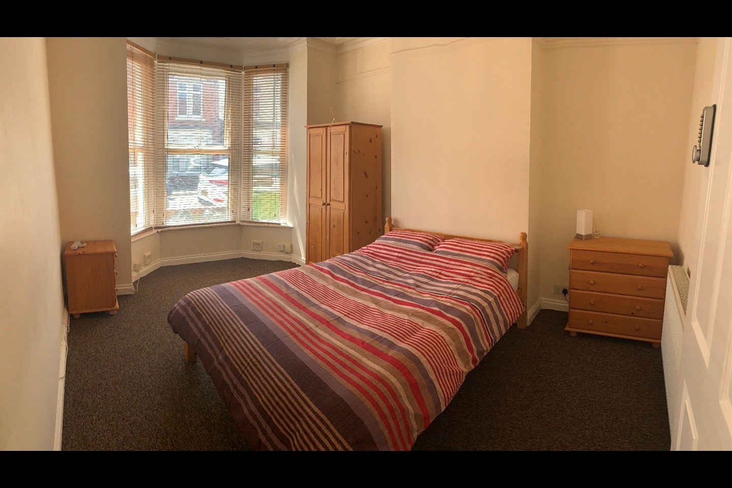 Room Queens Road in Portsmouth