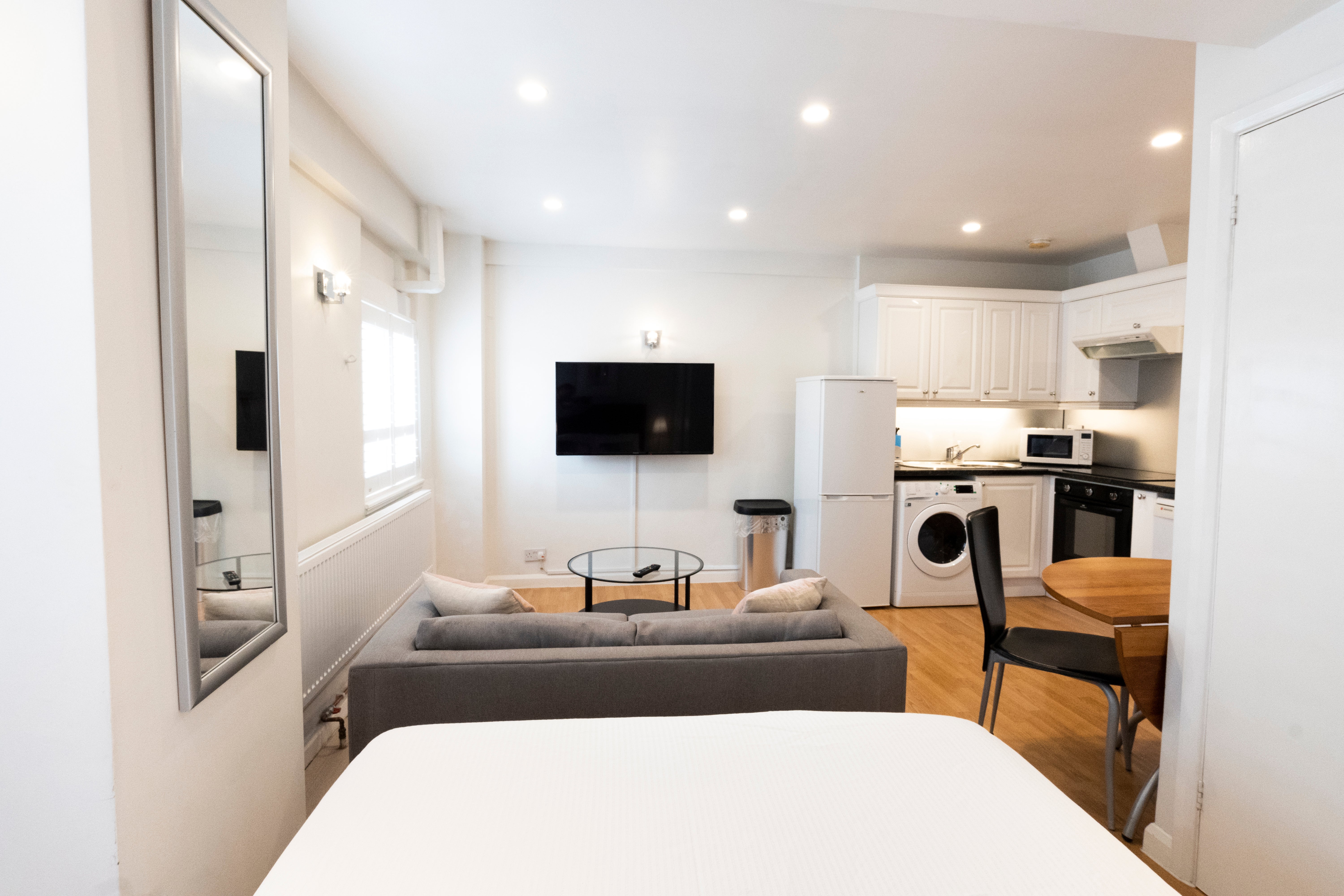 Flat Sloane Avenue in Greater London