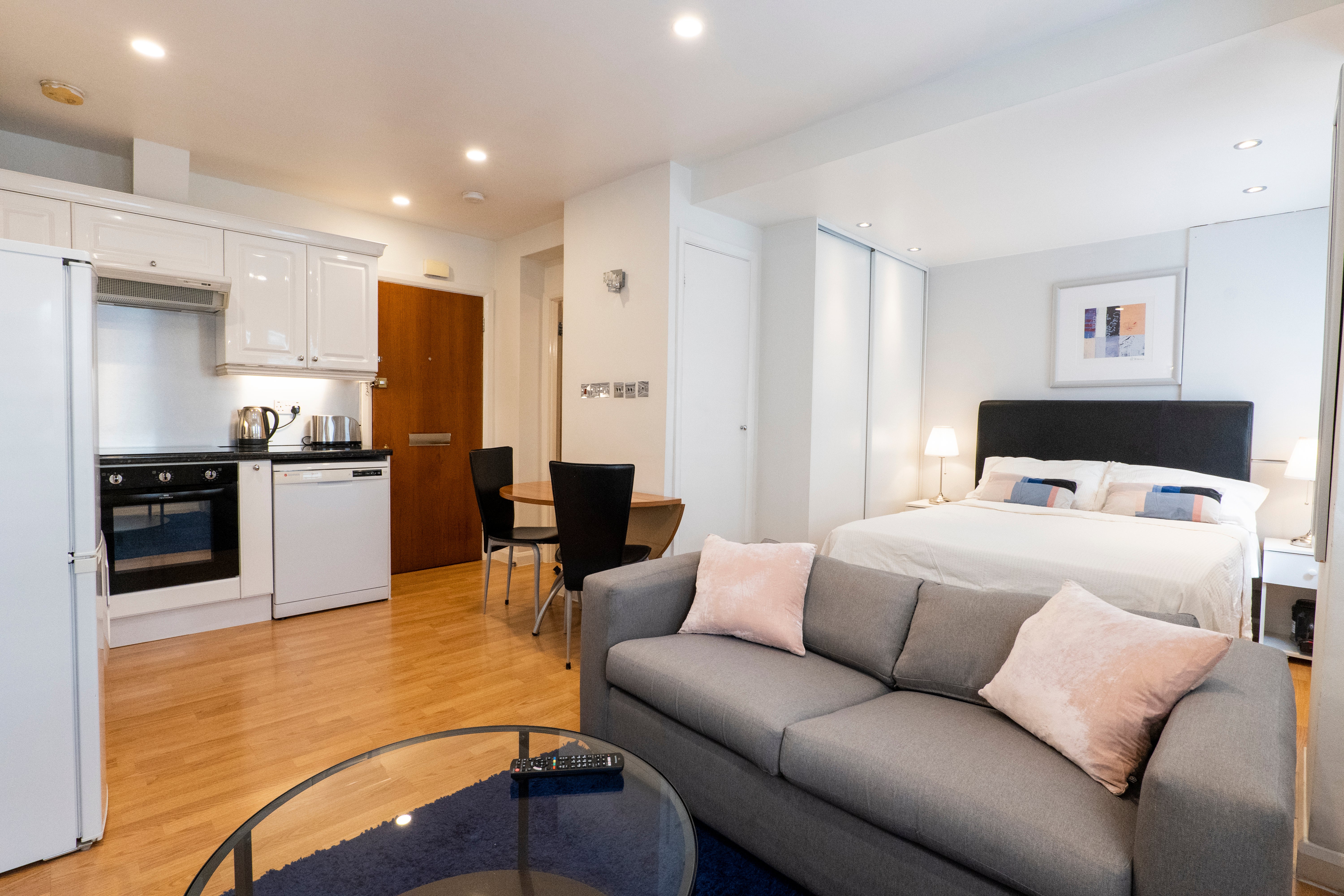 Flat Sloane Avenue in Greater London