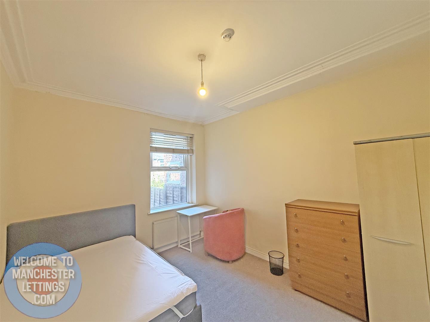 Room Talbot Road in Manchester