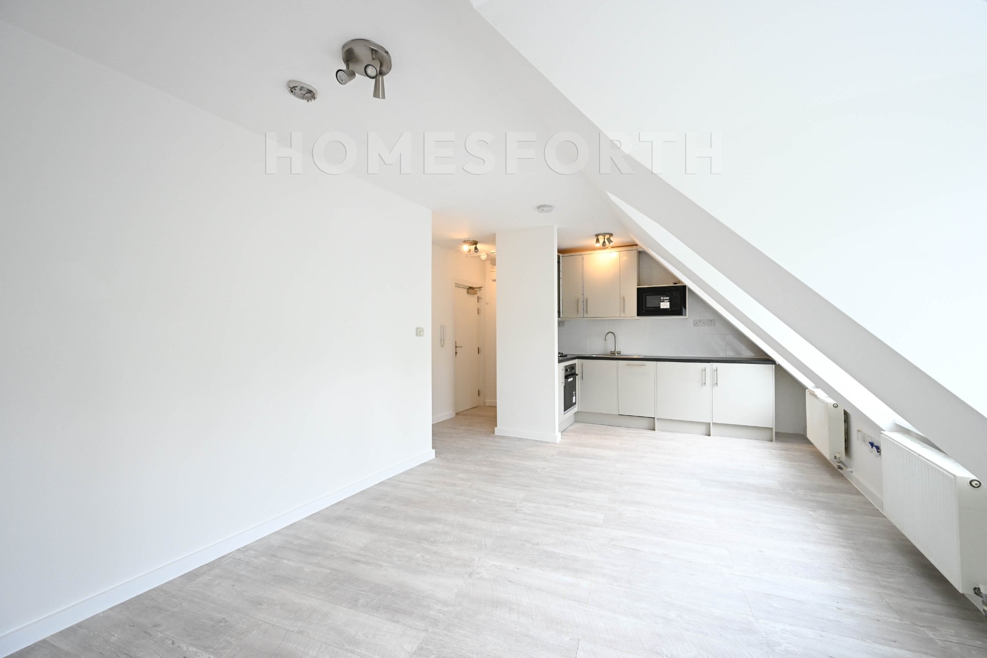 Flat Catford Hill in Greater London