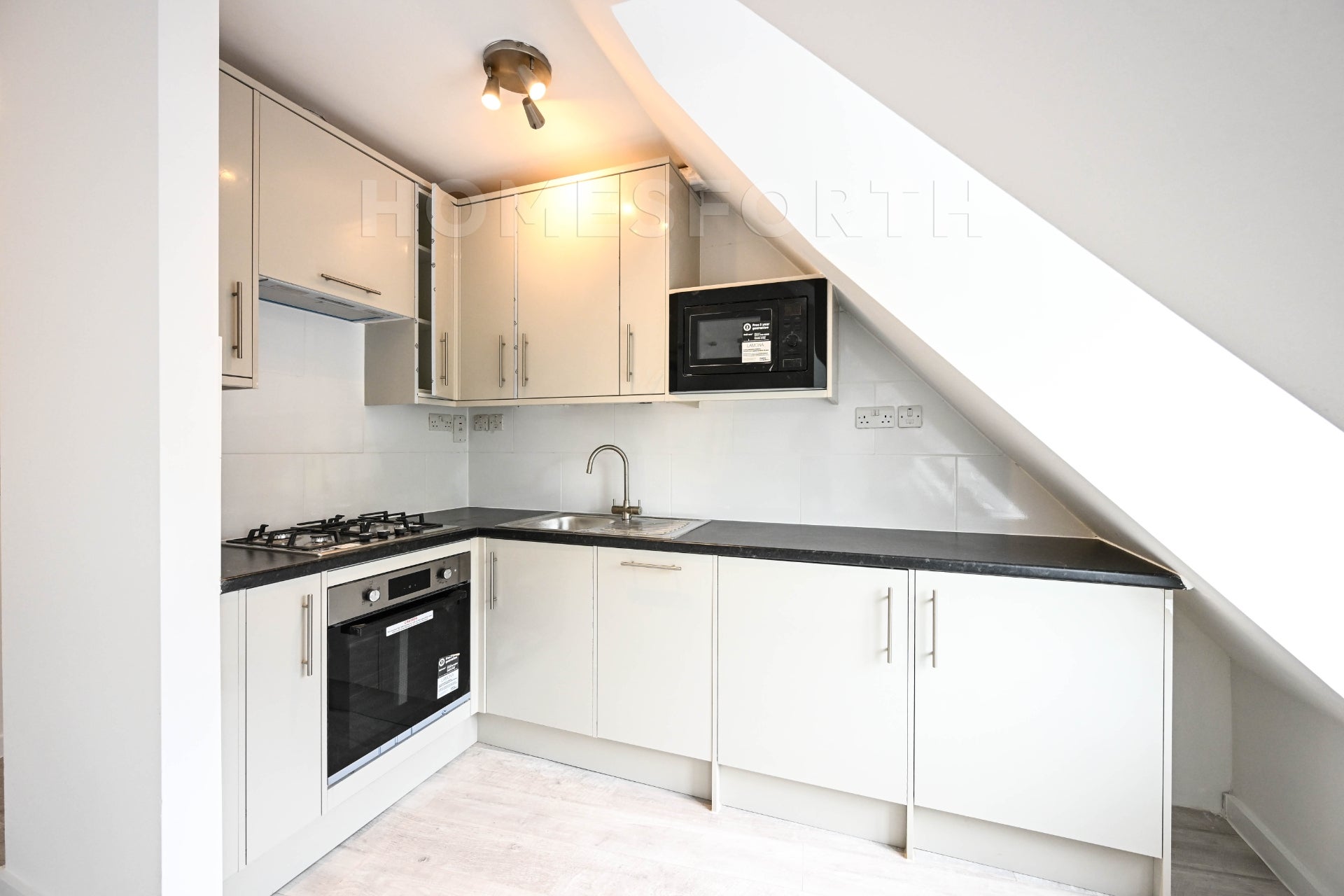 Flat Catford Hill in Greater London