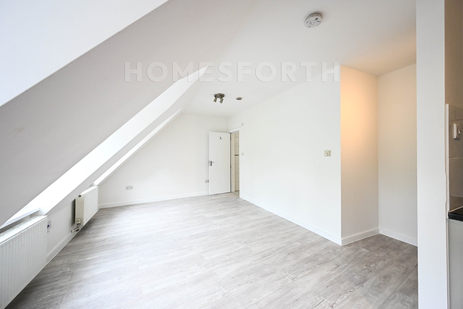 Flat Catford Hill in Greater London