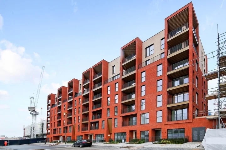 Flat Lismore Boulevard in Greater London
