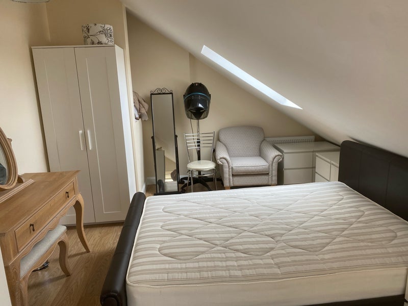 Flat Ederline Avenue in Greater London