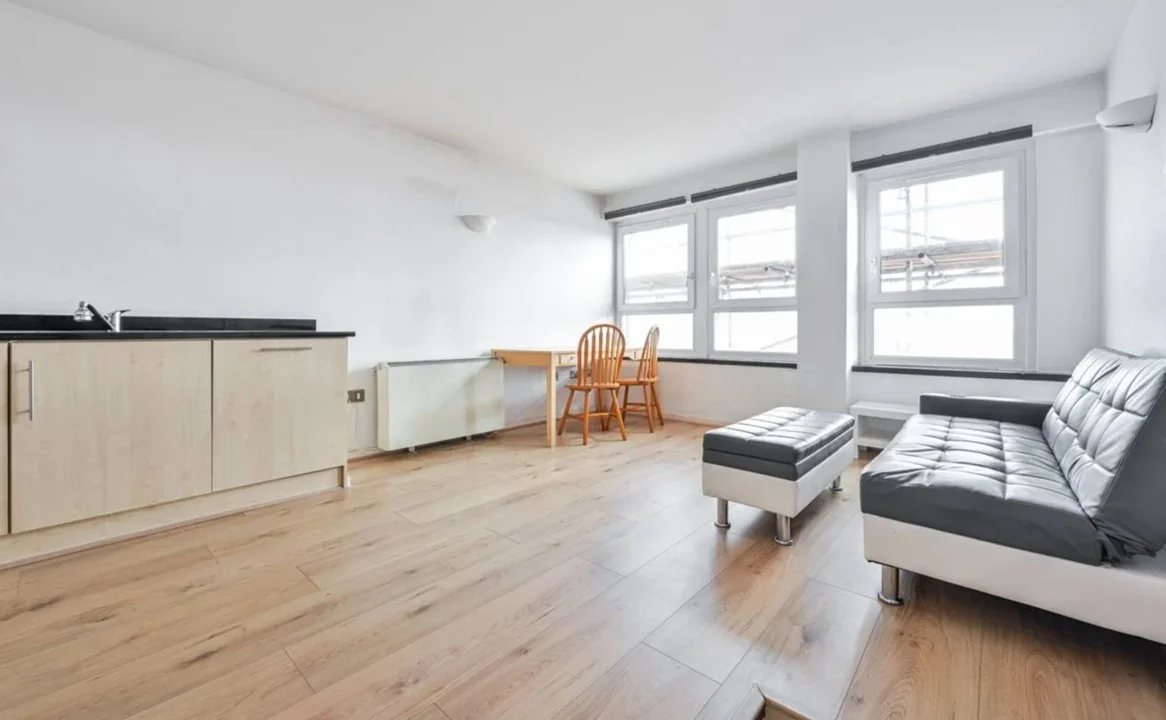 Flat Calderwood Street in Greater London