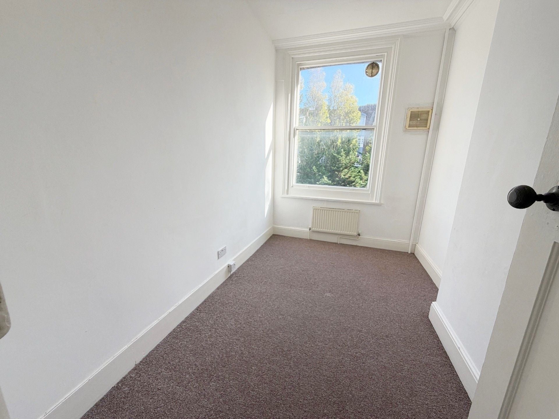 Flat Tisbury Road in Portslade by Sea