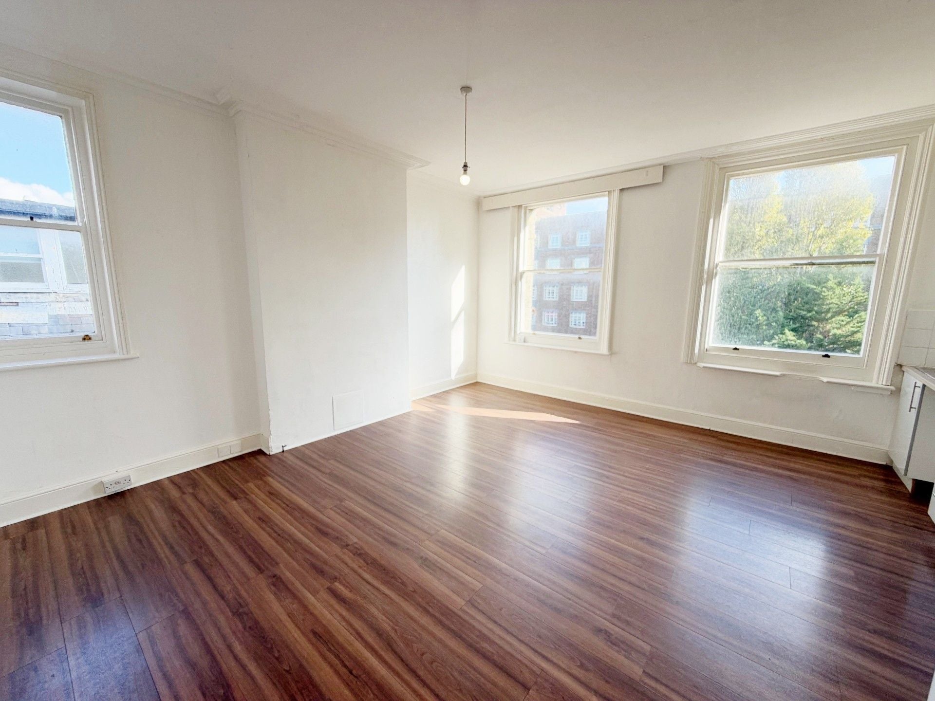 Flat Tisbury Road in Portslade by Sea