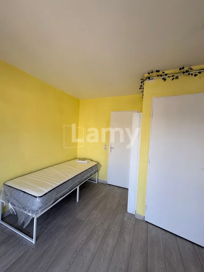 Appartement Rue des Frères Lumière à Évry-Courcouronnes