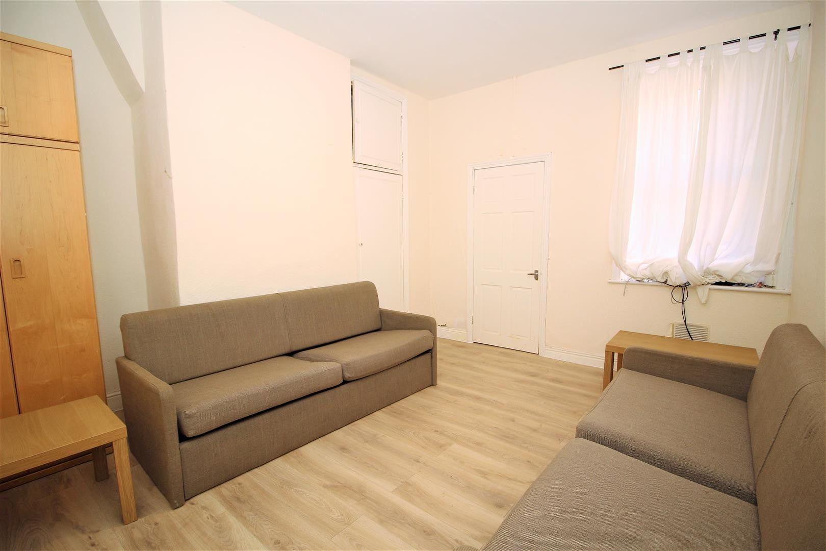 Flat Coniston Avenue in Newcastle upon Tyne