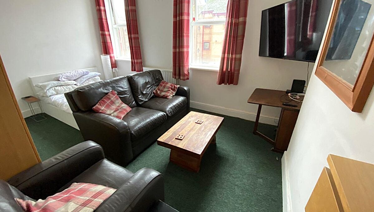 Room Ninian Park Road in Cardiff