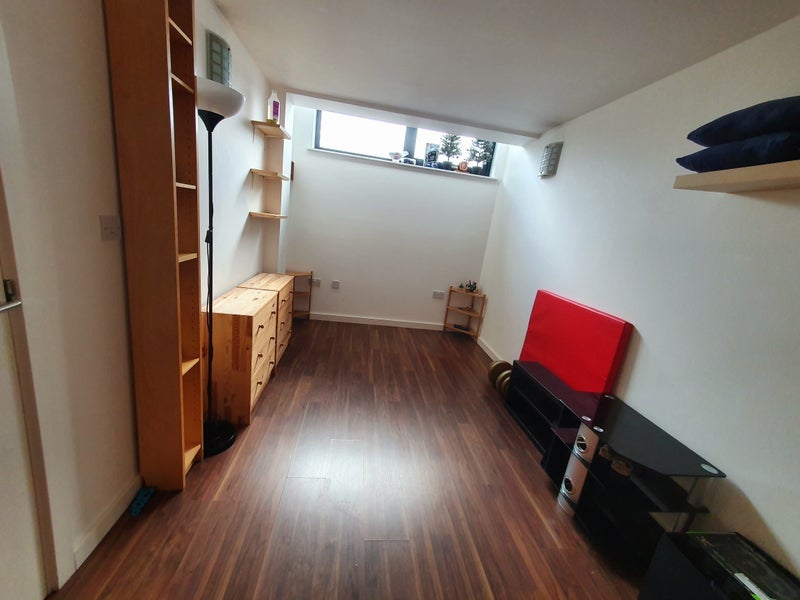 Flat Cowley Road in Greater London