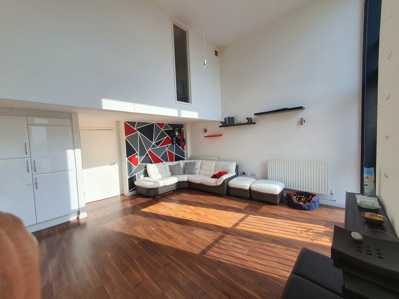 Flat Cowley Road in Greater London