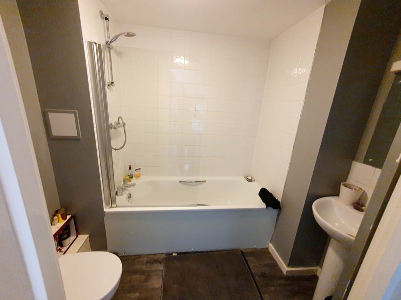 Flat Cowley Road in Greater London