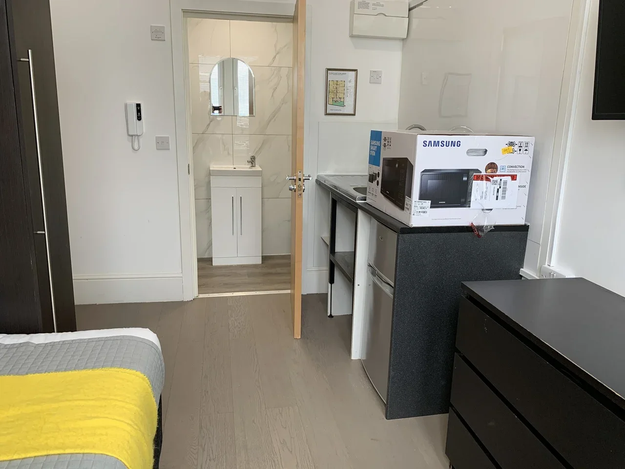 Room Clevely Close in Greater London