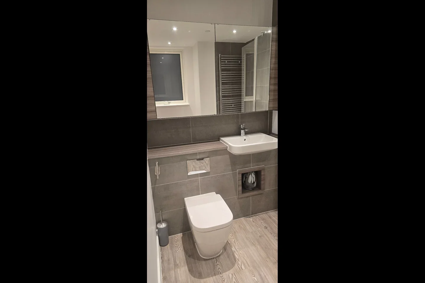 Room Pinder Road in Greater London
