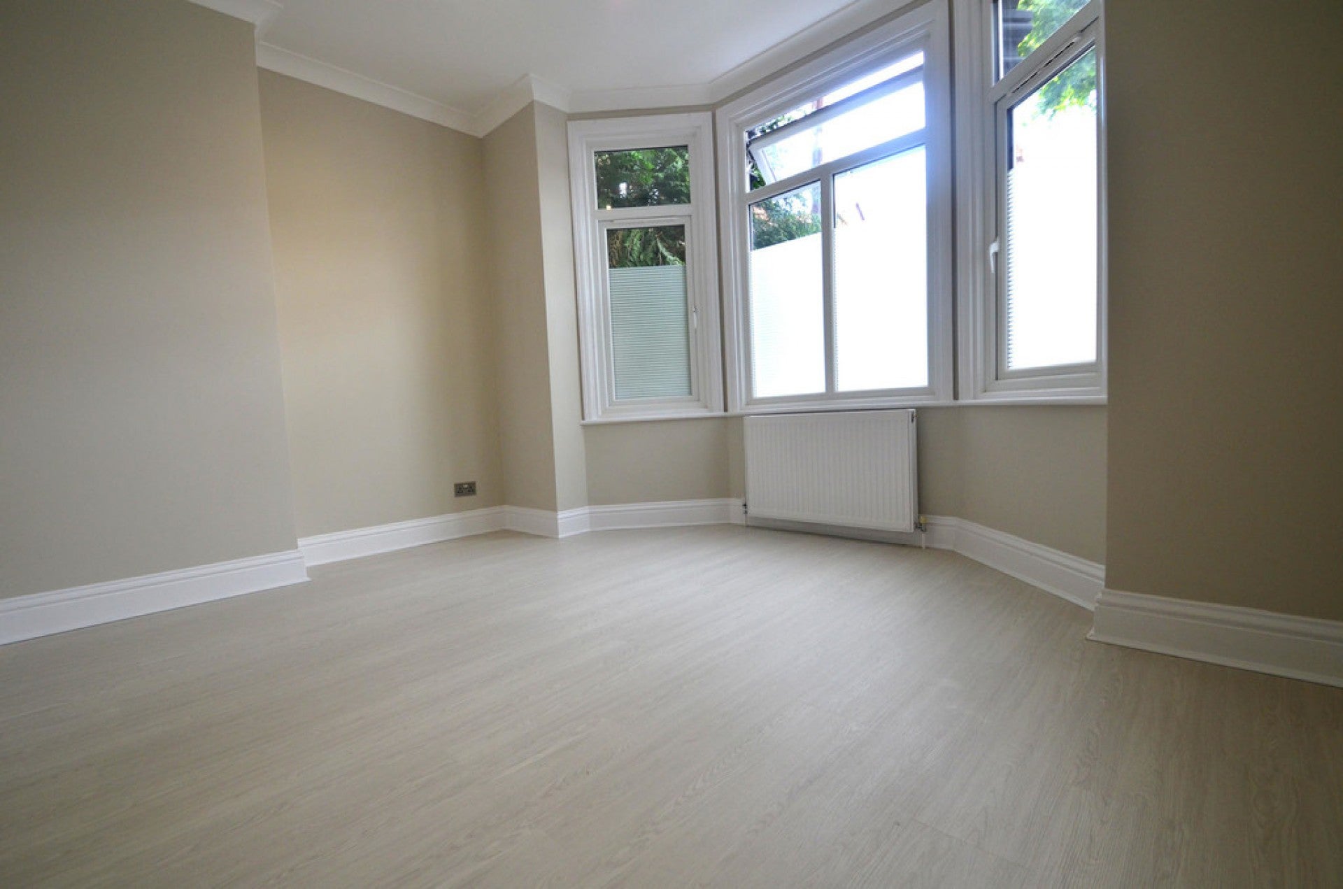 Flat Sidney Road in Borough of Spelthorne