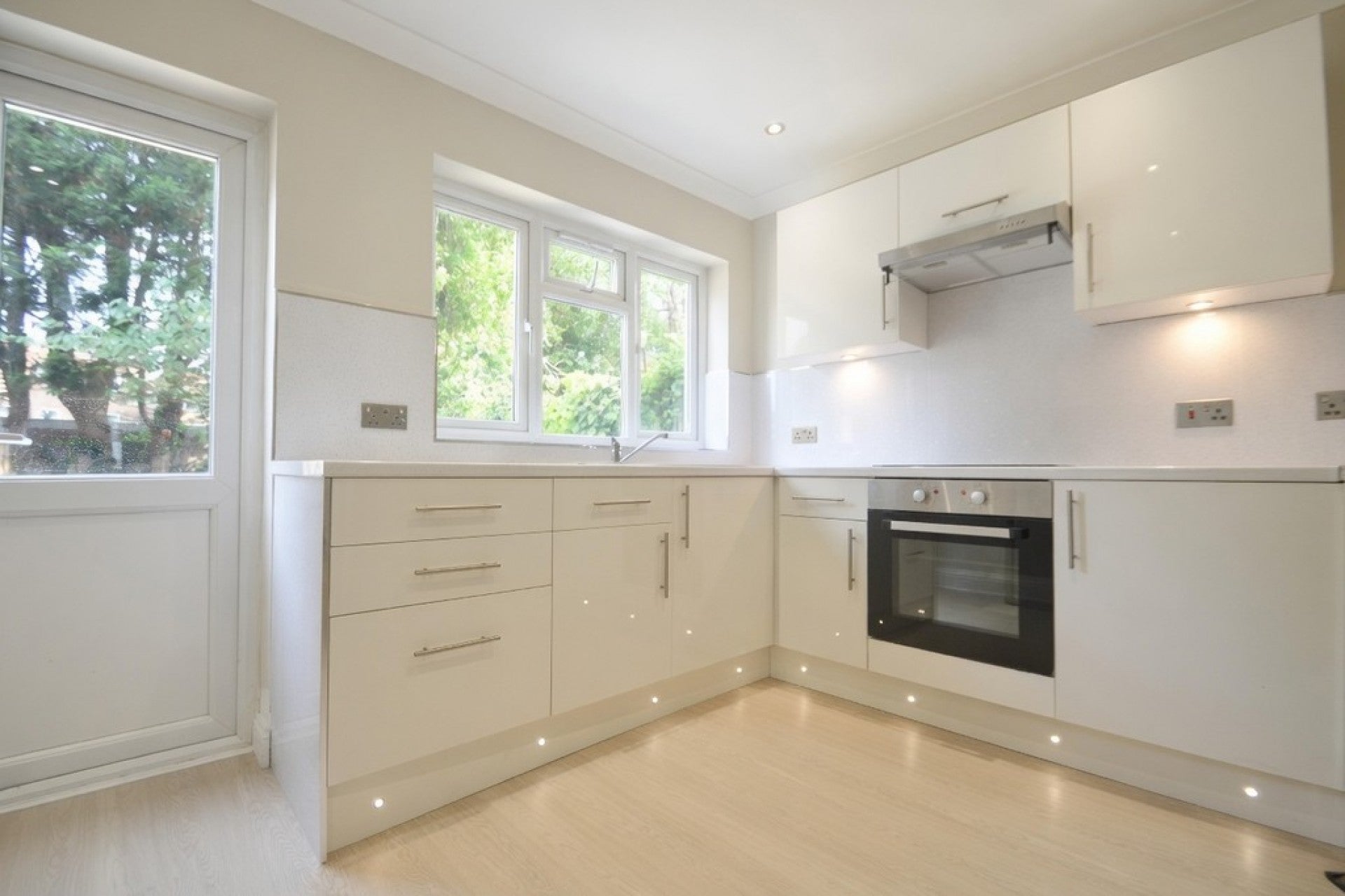 Flat Sidney Road in Borough of Spelthorne